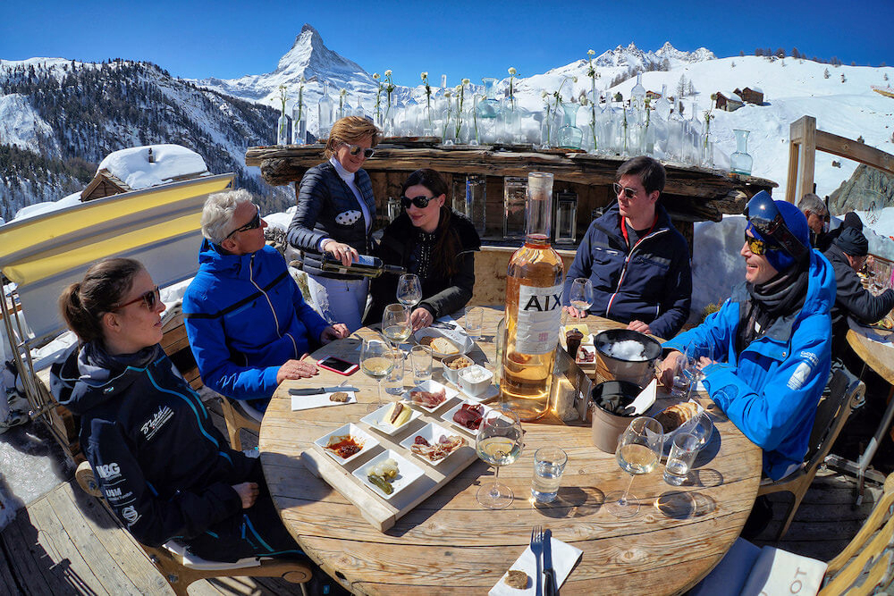 after skiing hanging out, Zermatt
